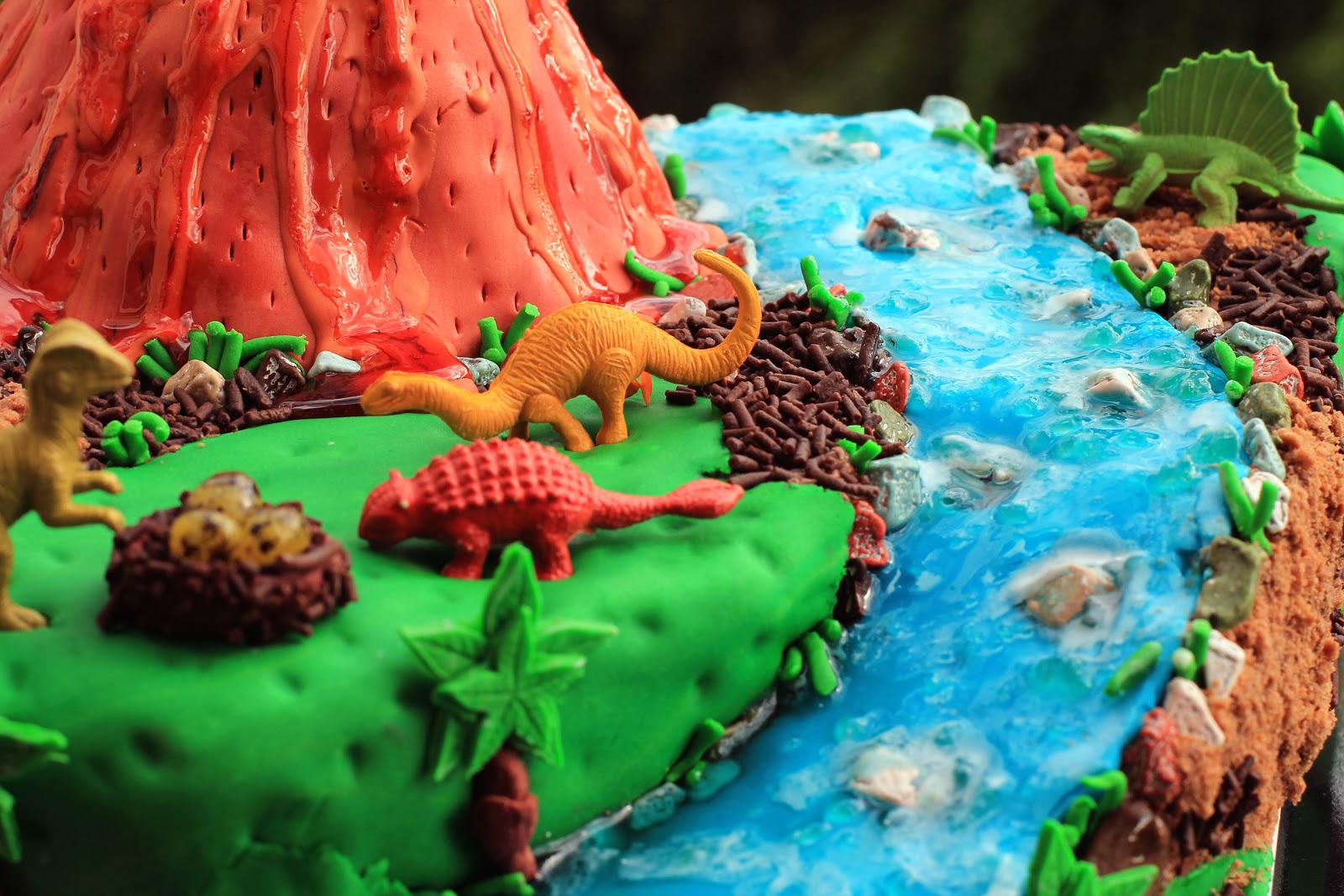 Торт Вулкан С Динозаврами